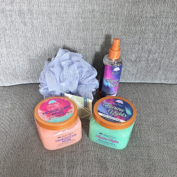 Tree Hut Moroccan Rose and Aurora Nights Bath Set, All New, 4 Items. - Picture 9 of 10